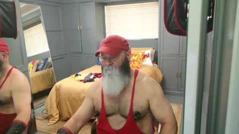 Snapshot of busterballoonguy chatting on 09-15-25, 11:27 Daddy-B online show from 09-15-25, 11:27