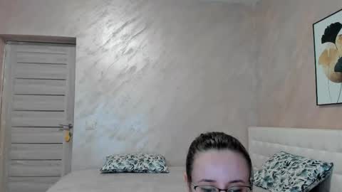 Snapshot of bustvee chatting on 11-20-25, 09:14 Max Andrea online show from 11-20-25, 09:14