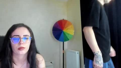 Snapshot of bustvee chatting on 12-22-25, 09:23 Max Andrea online show from 12-22-25, 09:23