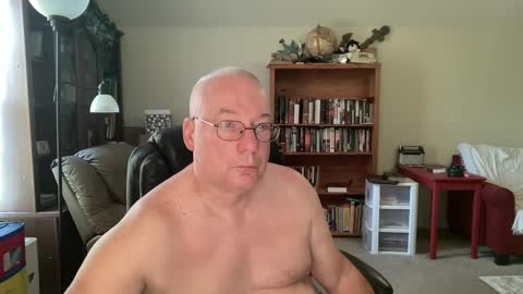 Snapshot of bustyballs100 chatting on 09-26-25, 01:59 bustyballs100 online show from 09-26-25, 01:59