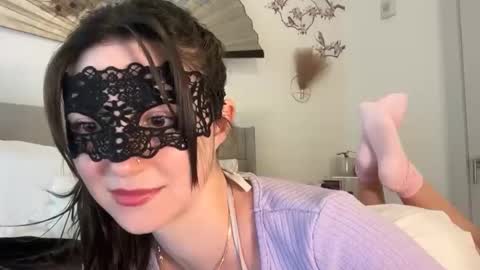 busy_bee69 online show from 04-14-26, 12:16