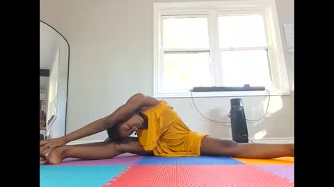 Snapshot of butt3rcup chatting on 09-27-25, 10:37 Goddess online show from 09-27-25, 10:37