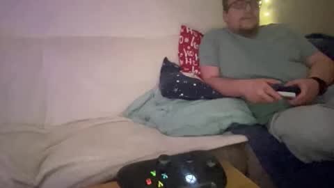 buzzndizzy online show from 12-18-25, 01:00