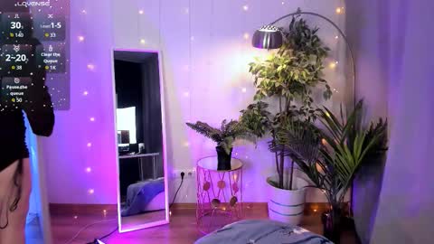 Snapshot of c_moonie_ chatting on 02-17-26, 08:59 Polly online show from 02-17-26, 08:59