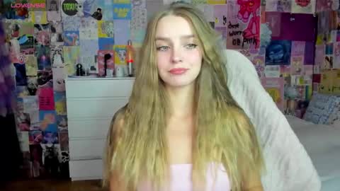 Snapshot of caaandy_girl chatting on 09-25-25, 05:38 Emily  online show from 09-25-25, 05:38