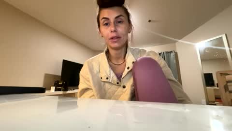 Snapshot of calicambri chatting on 03-26-26, 01:28 The Cali Cambri online show from 03-26-26, 01:28