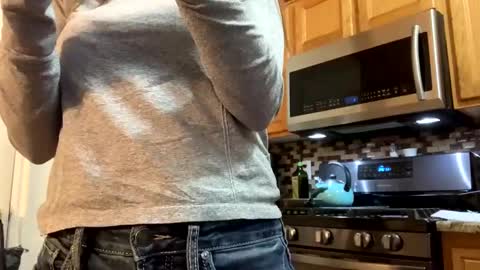 Snapshot of calishop1 chatting on 12-08-24, 12:51 calishop1 online show from 12-08-24, 12:51