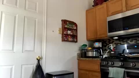 Snapshot of calishop1 chatting on 12-16-24, 04:27 calishop1 online show from 12-16-24, 04:27