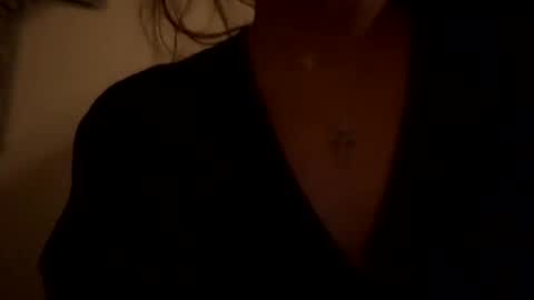 Snapshot of calishop1 chatting on 12-17-24, 04:45 calishop1 online show from 12-17-24, 04:45