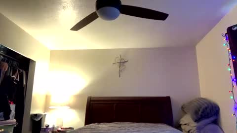 Snapshot of calishop1 chatting on 12-22-24, 04:38 calishop1 online show from 12-22-24, 04:38