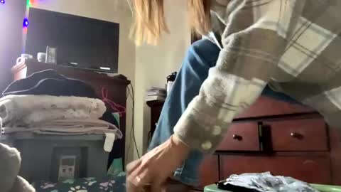 Snapshot of calishop1 chatting on 02-12-25, 10:59 calishop1 online show from 02-12-25, 10:59