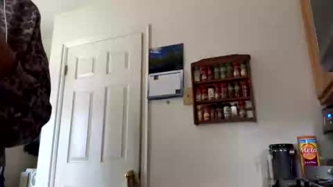 Snapshot of calishop1 chatting on 10-27-25, 03:38 calishop1 online show from 10-27-25, 03:38