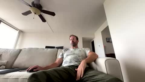 Snapshot of callesalada2 chatting on 04-12-26, 02:22 Whitest Boy Alive online show from 04-12-26, 02:22