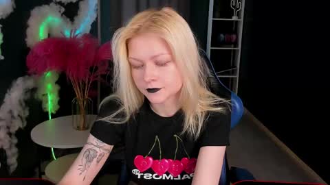 Robin online show from 04-22-26, 03:09