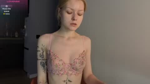 Snapshot of callista_a chatting on 07-29-26, 03:04 Robin online show from 07-29-26, 03:04