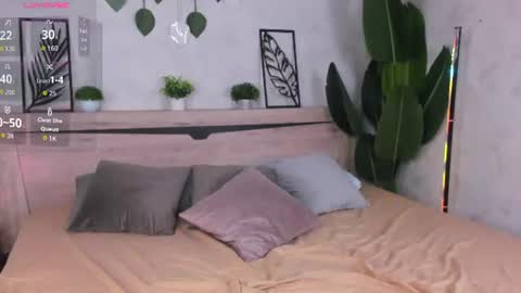 Renesmy online show from 07-25-26, 12:20