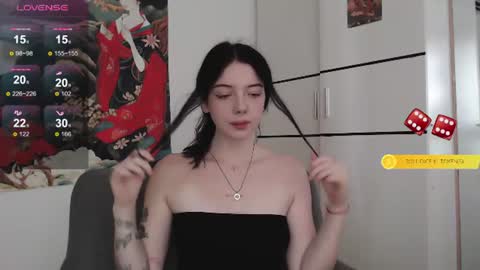 Snapshot of calmlilly chatting on 07-17-26, 05:47 Lilly online show from 07-17-26, 05:47