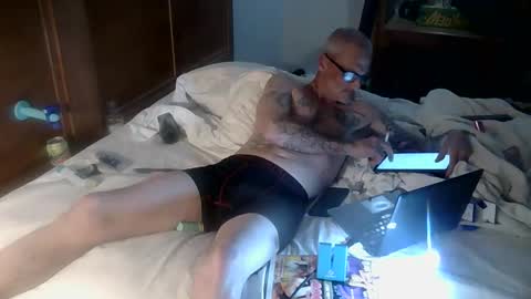 Snapshot of calredding75 chatting on 11-18-25, 07:46 calredding75 online show from 11-18-25, 07:46