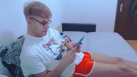 Snapshot of calvinjohnlad chatting on 01-09-25, 01:50 Calvinjohnlad online show from 01-09-25, 01:50