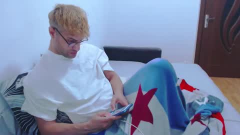 Snapshot of calvinjohnlad chatting on 01-19-25, 07:15 Calvinjohnlad online show from 01-19-25, 07:15