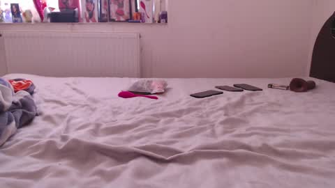 Snapshot of calvinjohnlad chatting on 02-14-25, 11:42 Calvinjohnlad online show from 02-14-25, 11:42