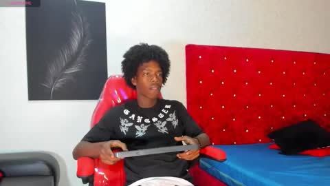 Snapshot of cam_brown chatting on 10-17-25, 04:37 online show from 10-17-25, 04:37