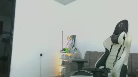 cam_xman online show from 05-26-26, 06:53