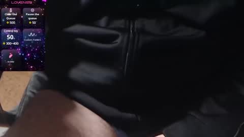 Snapshot of camboy301077 chatting on 01-20-25, 06:10 steffencamboy online show from 01-20-25, 06:10