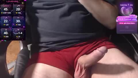 Snapshot of camboy301077 chatting on 01-28-25, 03:35 steffencamboy online show from 01-28-25, 03:35