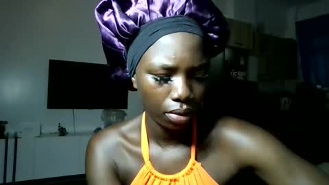 Snapshot of camclit chatting on 11-12-25, 04:35 Princess online show from 11-12-25, 04:35