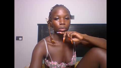 Snapshot of camclit chatting on 06-08-26, 12:16 Princess online show from 06-08-26, 12:16