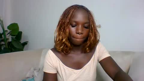 Snapshot of camclit chatting on 06-15-26, 06:43 Princess online show from 06-15-26, 06:43