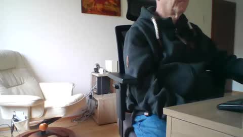 Snapshot of camcologne chatting on 02-07-25, 10:19 camcologne online show from 02-07-25, 10:19