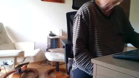 Snapshot of camcologne chatting on 10-10-25, 09:30 camcologne online show from 10-10-25, 09:30