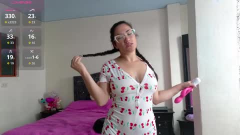 Snapshot of cami_suarez_1 chatting on 05-23-26, 02:10 online show from 05-23-26, 02:10