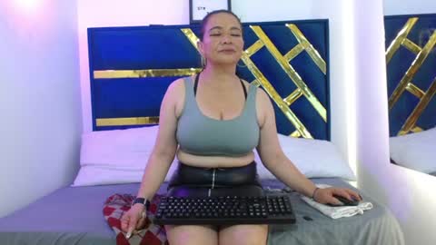 Snapshot of camiangel69 chatting on 06-10-26, 02:05 CAMI online show from 06-10-26, 02:05