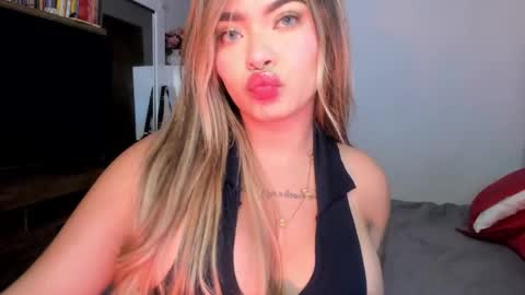 Snapshot of camijhonss chatting on 11-15-25, 03:37 camijhonss online show from 11-15-25, 03:37