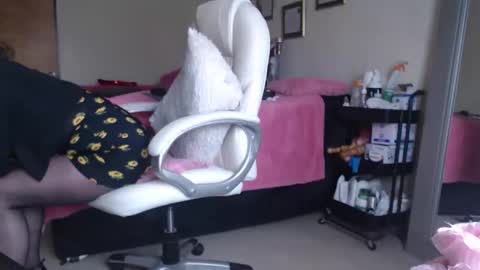 Snapshot of camila_cute5 chatting on 01-06-25, 02:14 Camila online show from 01-06-25, 02:14