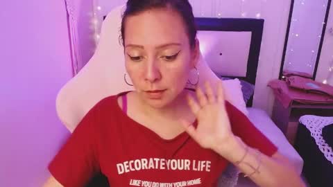 Snapshot of camila_delarosa chatting on 05-27-26, 01:57 camila online show from 05-27-26, 01:57
