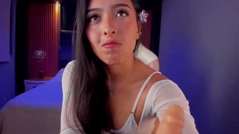 Camila online show from 10-11-25, 04:01