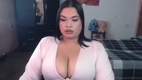 Snapshot of camila_fuenmayor chatting on 06-18-26, 05:08 online show from 06-18-26, 05:08