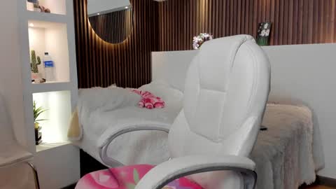 camila_martinez9 online show from 12-19-24, 12:56