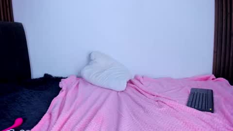 camila_martinez9 online show from 02-26-25, 02:36