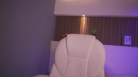 camila_martinez9 online show from 11-14-25, 11:42