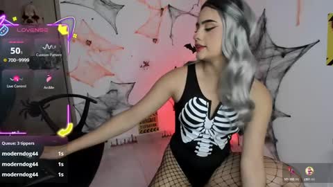 Snapshot of camilaandrade_ chatting on 10-04-25, 01:31 Cami online show from 10-04-25, 01:31