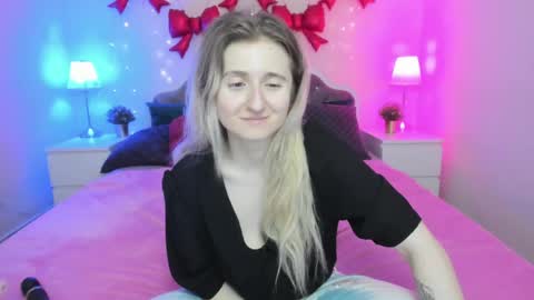 Snapshot of camilladreamer chatting on 04-25-26, 01:52 camilladreamer online show from 04-25-26, 01:52