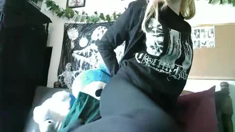 Snapshot of camille_deville chatting on 01-12-25, 11:26 Camille Deville online show from 01-12-25, 11:26