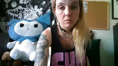 Snapshot of camille_deville chatting on 01-19-25, 03:29 Camille Deville online show from 01-19-25, 03:29