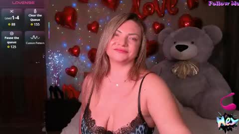 Snapshot of camille_game chatting on 05-21-26, 12:28 Camille Game online show from 05-21-26, 12:28