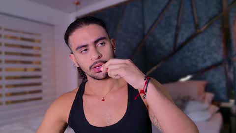 CLICK HERE  --   online show from 01-08-25, 03:39